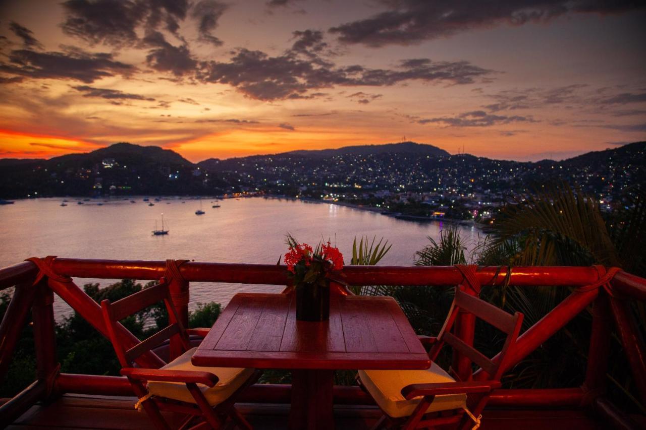Tentaciones Hotel & Lounge Pool - Adults Only Zihuatanejo Exterior photo